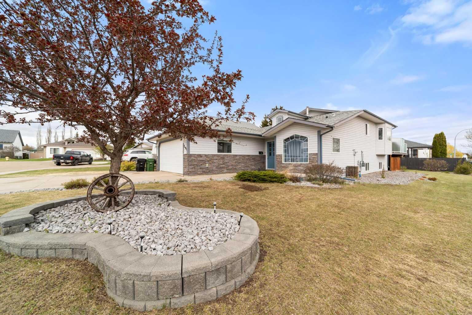 Property Photo: 3401 59 Street Close AB T4V 4Y9