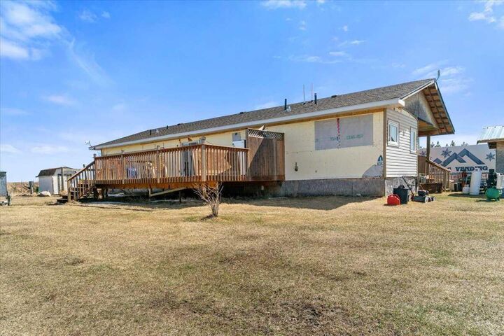 Property Photo:  712016 Range Road 72A 25  AB T8W 5H5 