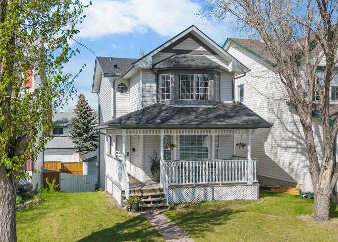 Property Photo:  10744 Hidden Valley Drive NW  AB T3A 5K1 