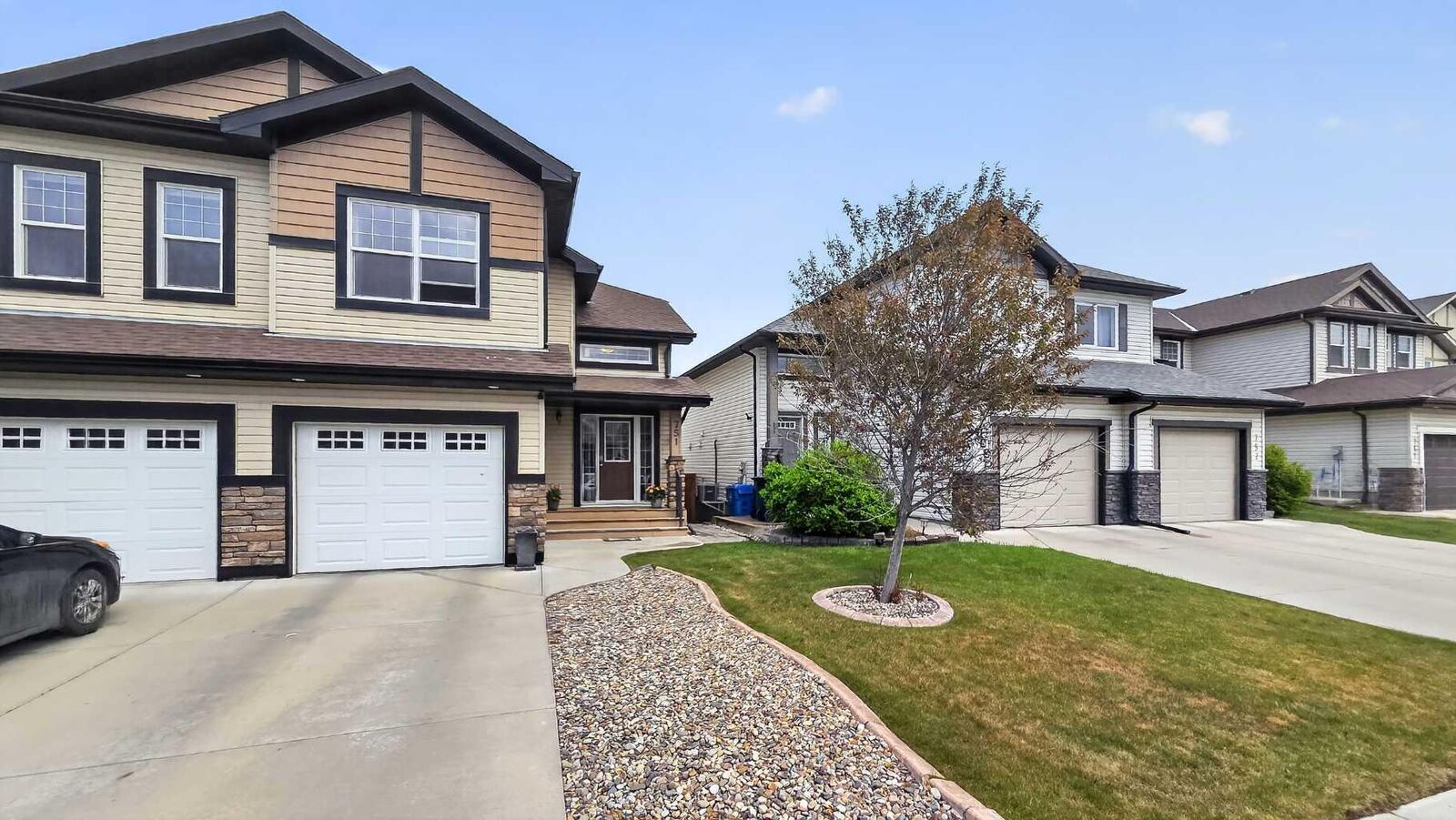 Property Photo: 751 Silkstone Close W AB T1J 4B9