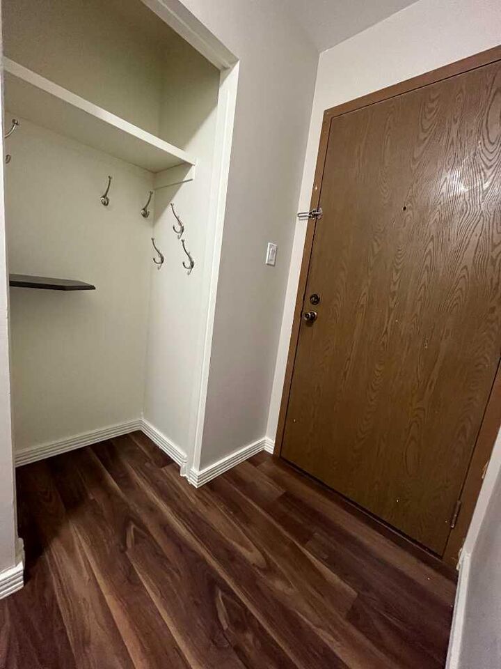 Property Photo:  65 Temple Boulevard W 208  AB T1K 5M2 