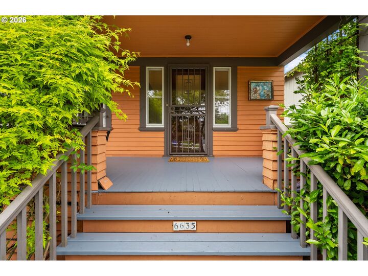 Property Photo: 6635 NE Mallory Ave OR 97211