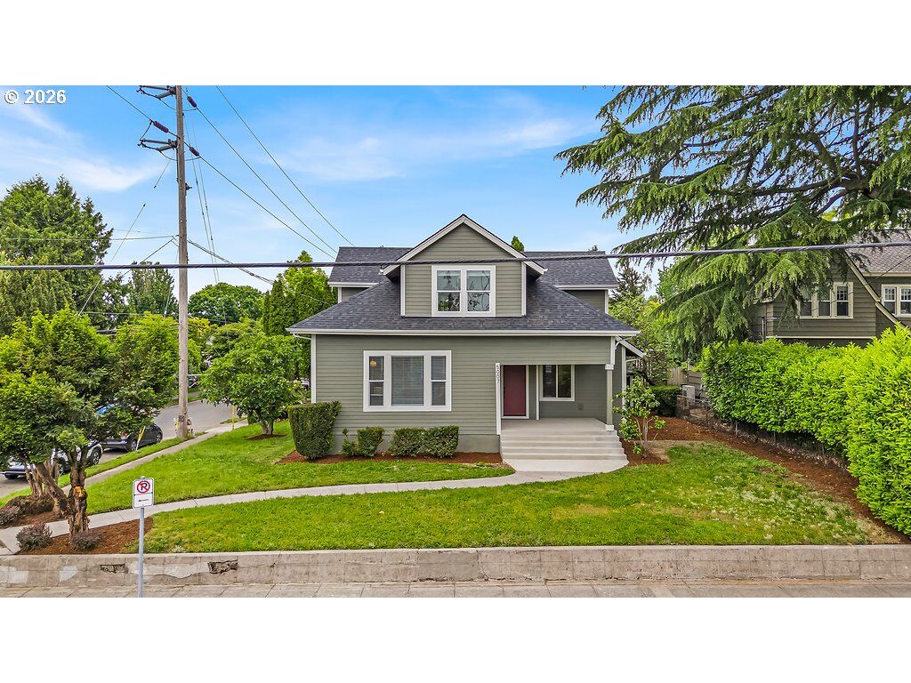 Property Photo: 5007 SE Stark St OR 97215