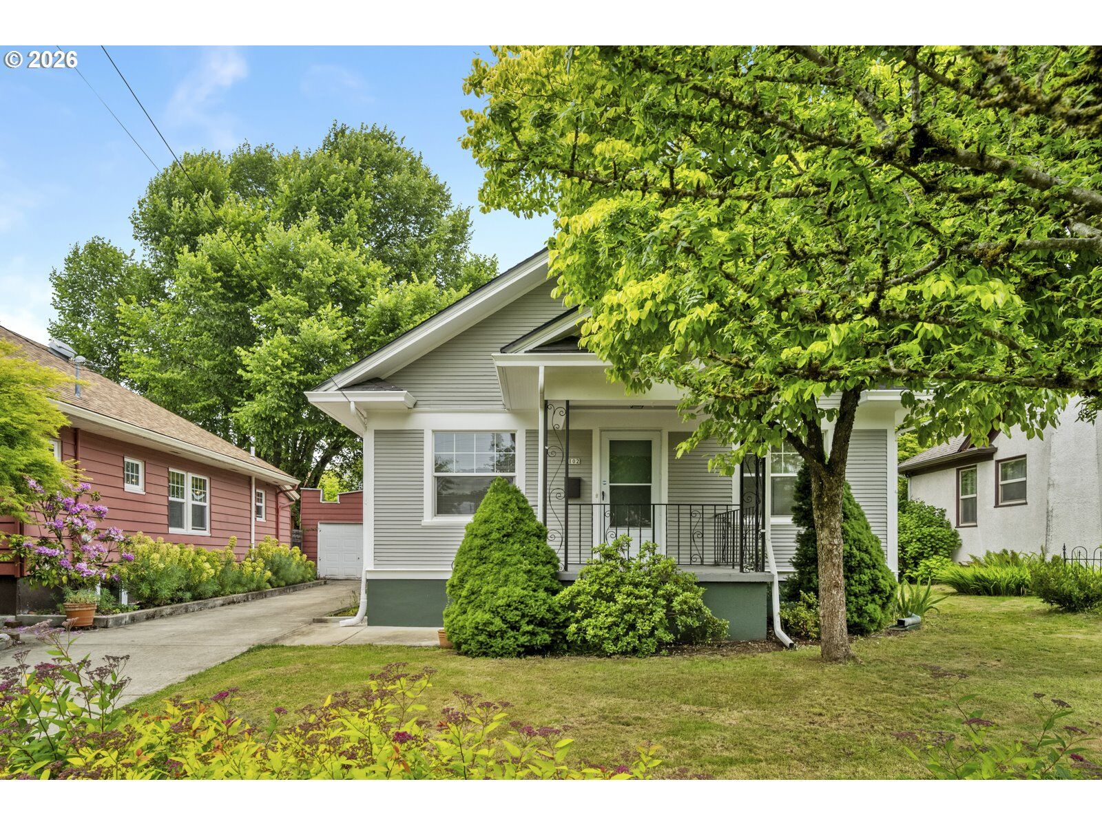 Property Photo:  102 NE 45th Ave  OR 97213 