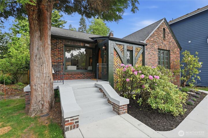 Property Photo:  7550  21st Avenue NE  WA 98115 