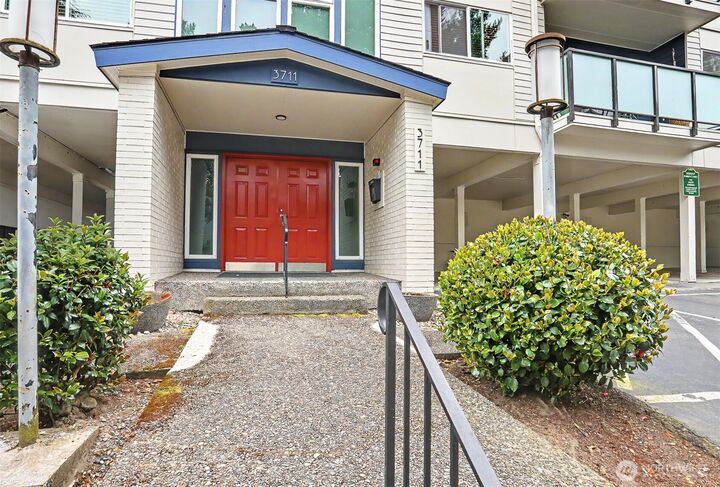 Property Photo: 3711 26th Place W 306 WA 98199