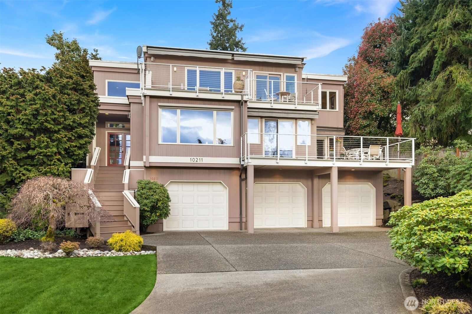 Property Photo:  10211 NE 59th Street  WA 98033 