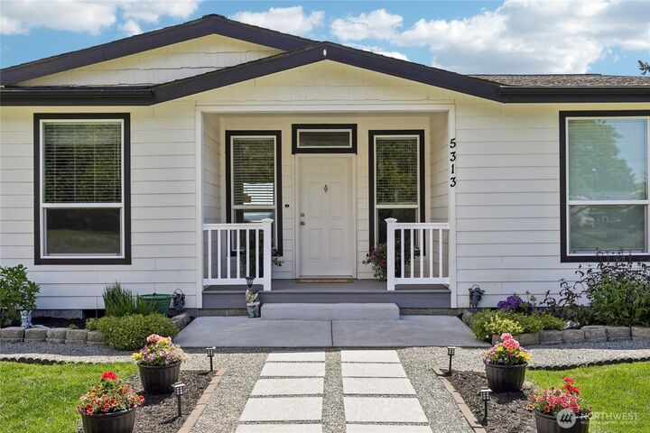 Property Photo: 5313 93rd Avenue SE WA 98290