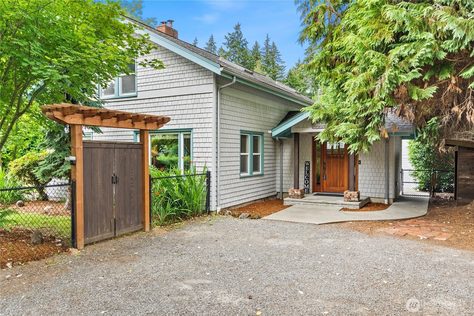 Property Photo:  1406  Eskridge Boulevard SE  WA 98501 