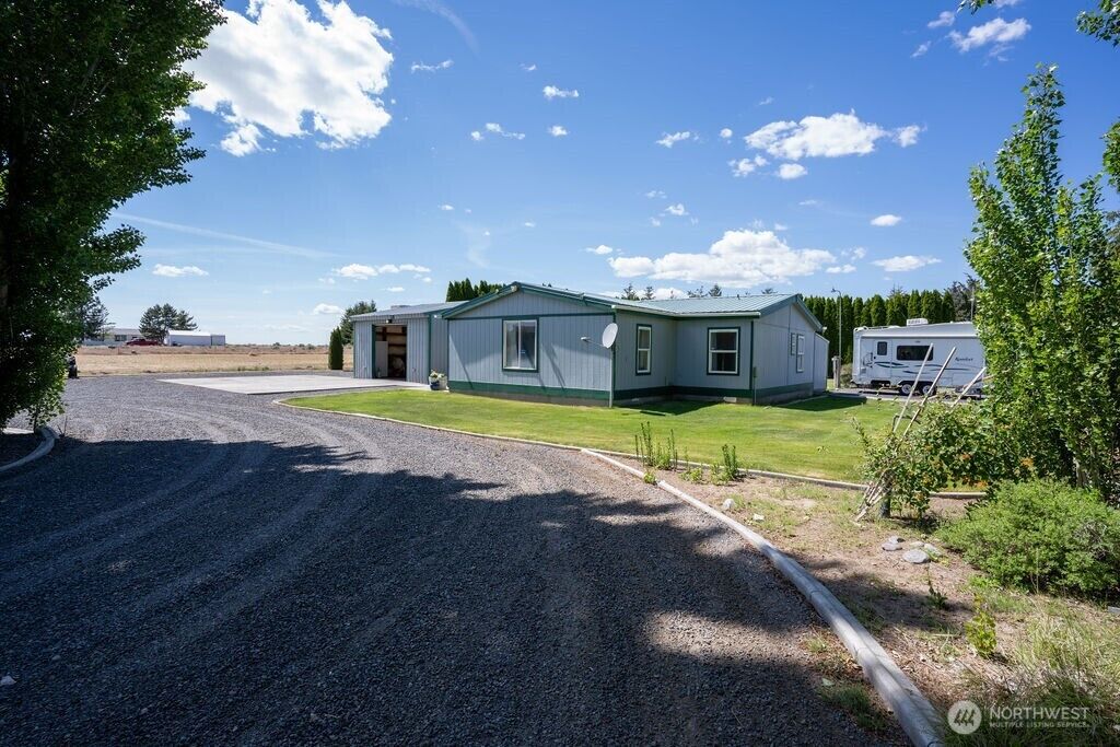 Property Photo: 7826 Bouldercrest Road NE WA 98837