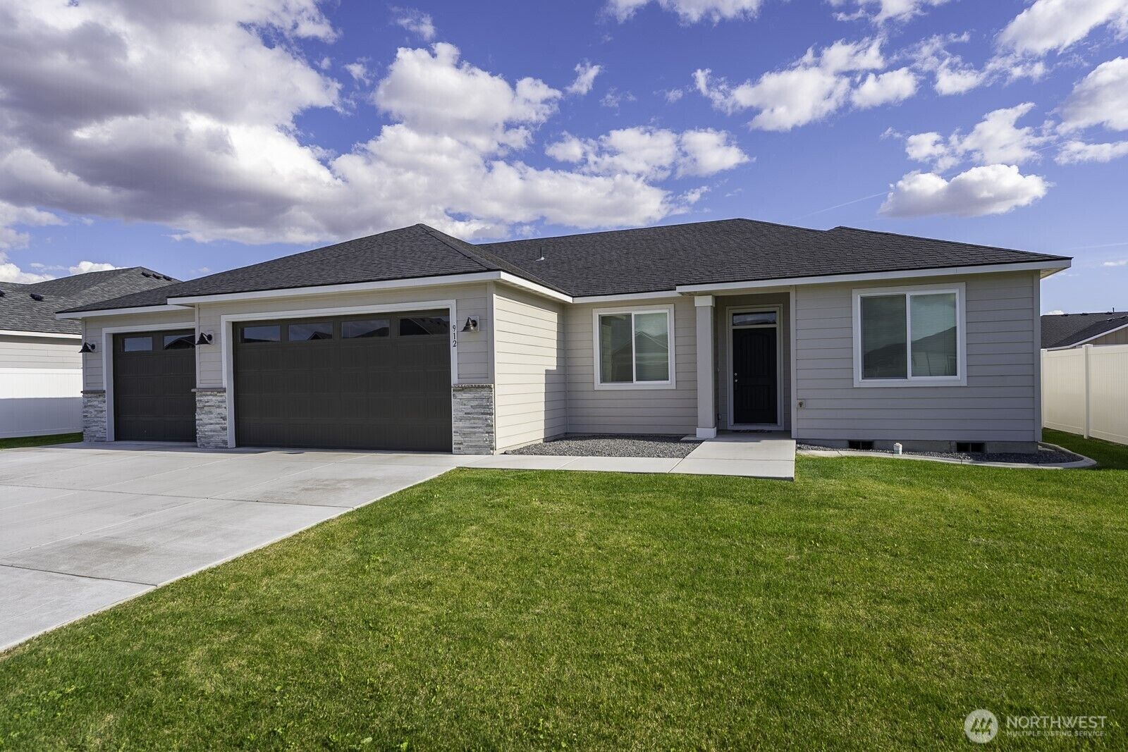 Property Photo: 912 7th Avenue NE WA 98823