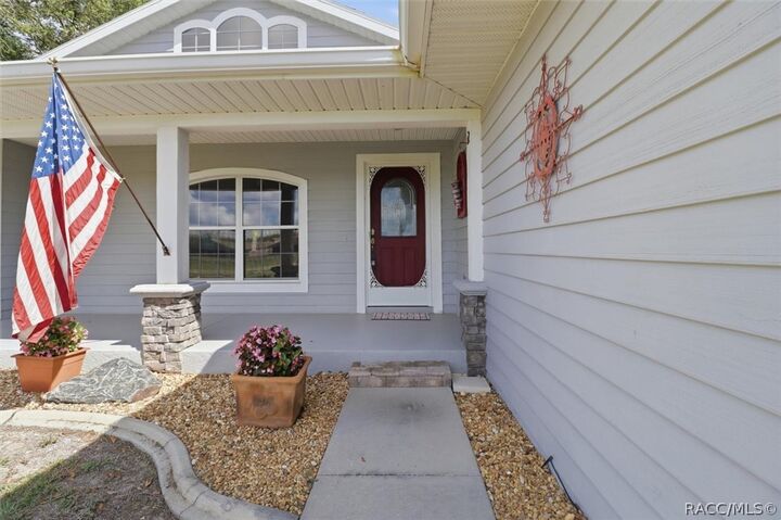 Property Photo: 7650 N Pitcairn Way FL 34434