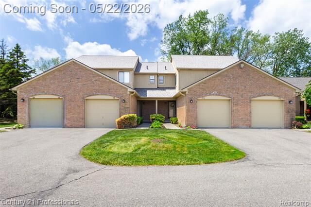 Property Photo: 574 Tennyson MI 48307