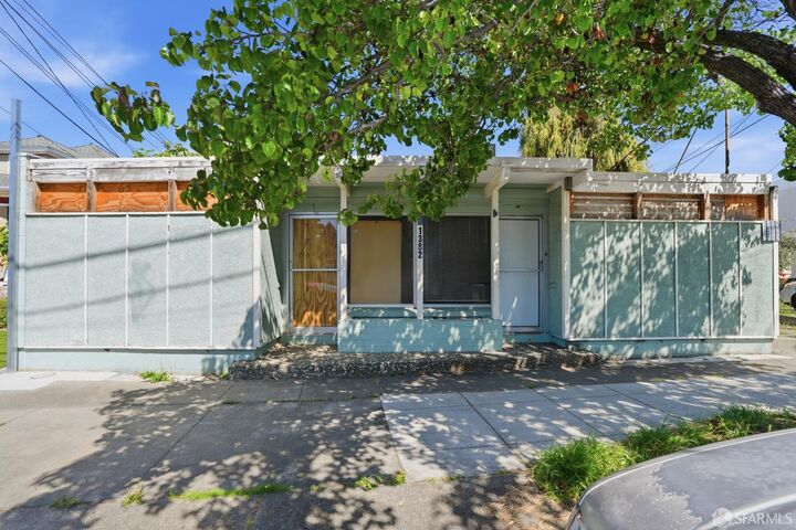 Property Photo:  1382 B Street  CA 94541 