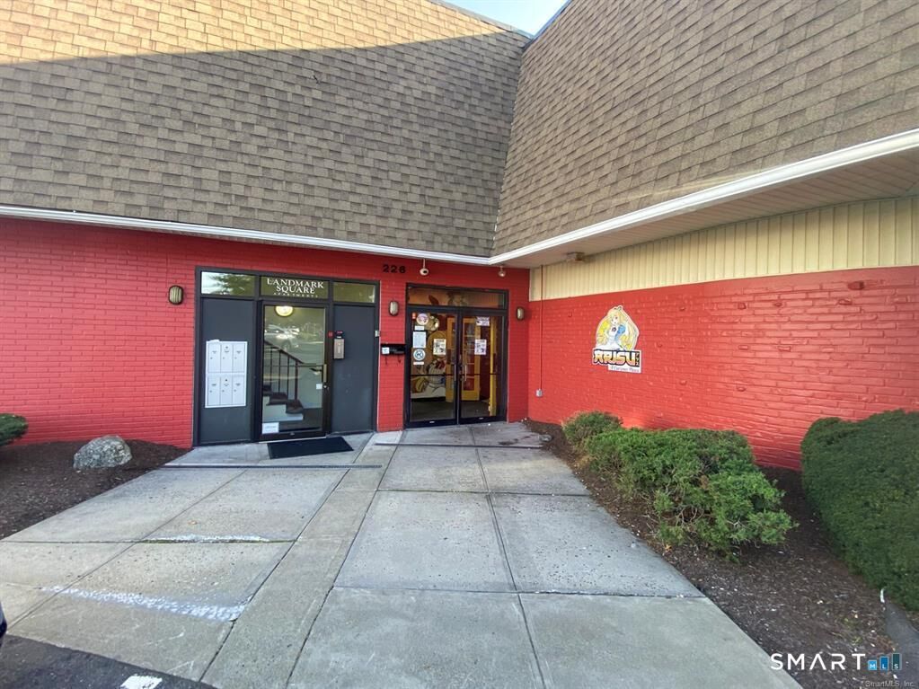 Property Photo:  226 Kings Highway East  CT 06825 
