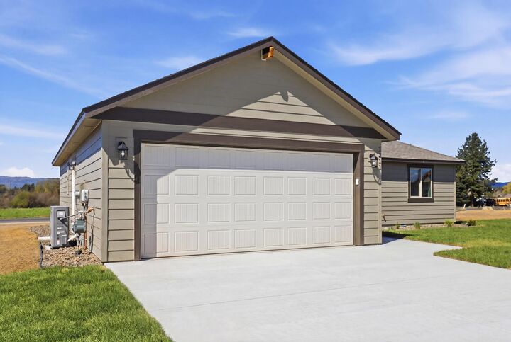 Property Photo:  1211 N Layton Ave  WA 99006 