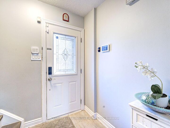 Property Photo:  1552 Lancaster Drive 56  ON L6H 2Z4 