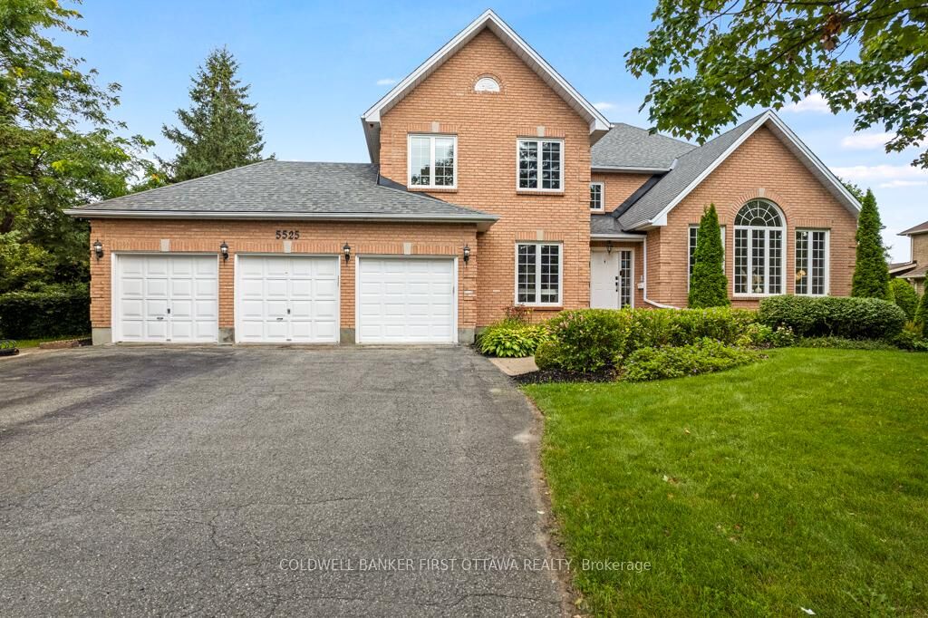 Property Photo:  5525 Pettapiece Crescent  ON K4M 1C6 