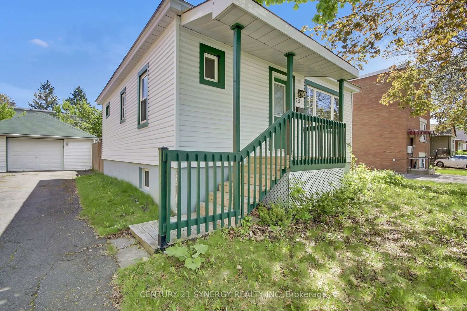 Property Photo: 751 Rue De L,Eglise Street ON K1K 3K5