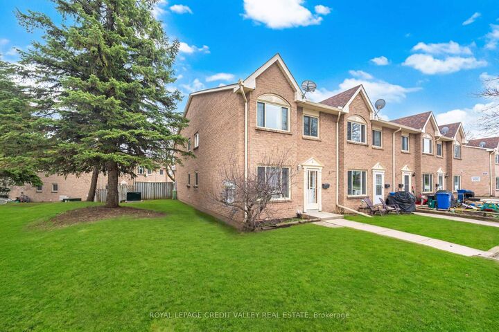 Property Photo: 2 Parkview Drive 4 ON L9W 1T2