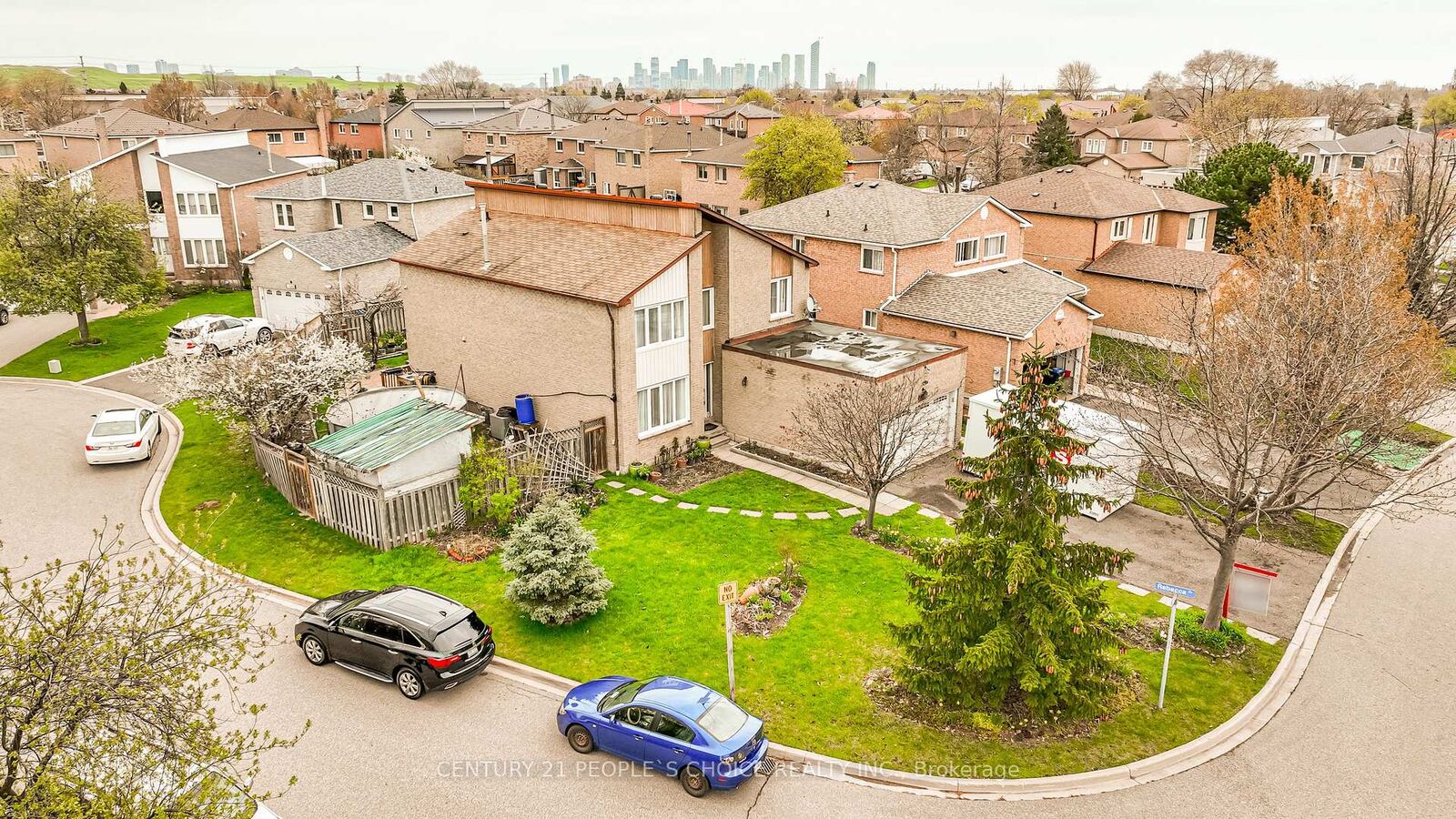 Property Photo: 5992 Ladyburn Crescent ON L5M 4V9