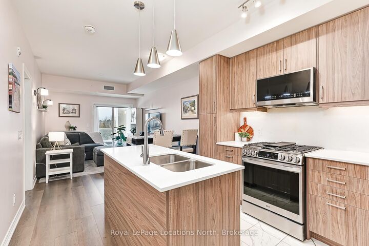 Property Photo: 5 Spooner Crescent 217 ON L9Y 1T3
