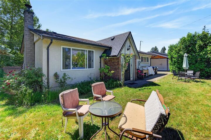 Property Photo: 295 Centennial Dr BC V9N 5R6