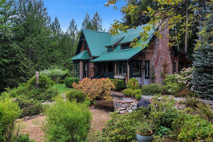 Property Photo: 3003 Glen Eagles Rd BC V8H 2E4