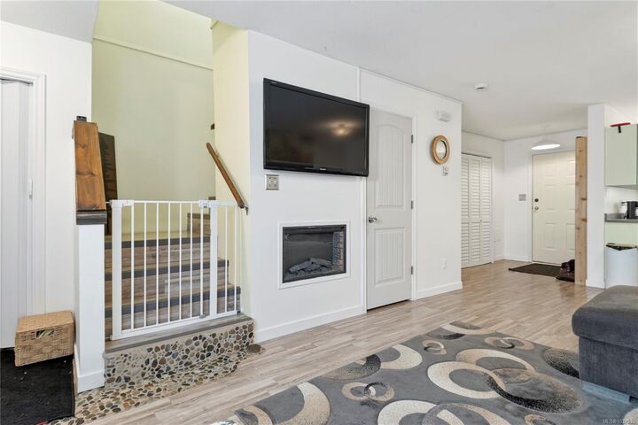 Property Photo:  555 Rockland Rd 9  BC V9W 8B7 