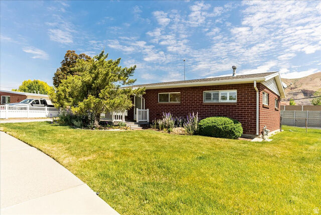 Property Photo: 1324 N Victoria Way UT 84116