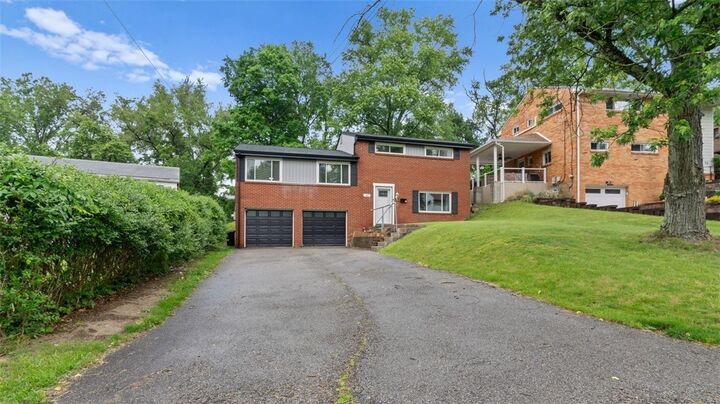 Property Photo:  52 Julian Drive  PA 15235 