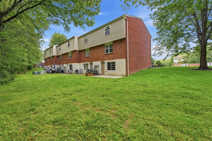 Property Photo:  322 Bellford Ct  PA 16066 