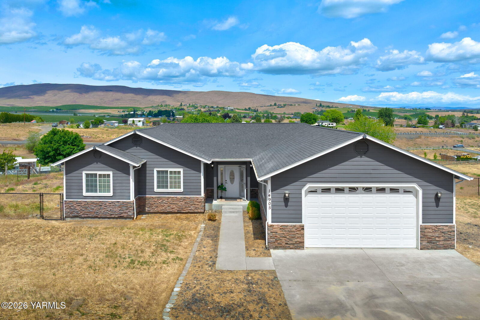 Property Photo: 14905 Violet Ct WA 98908