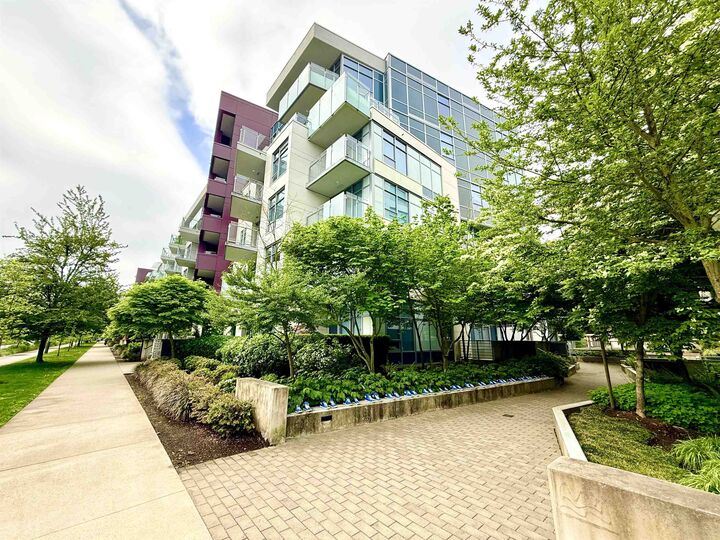 5033 Cambie Street 305 — photo 1