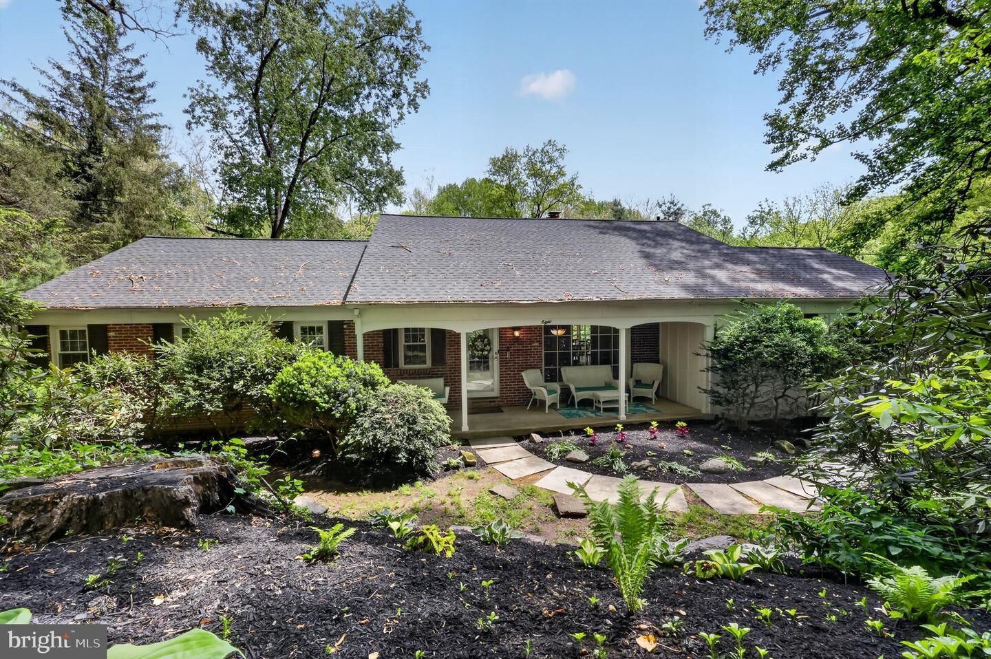 Property Photo:  8 N Longpoint Lane  PA 19063 