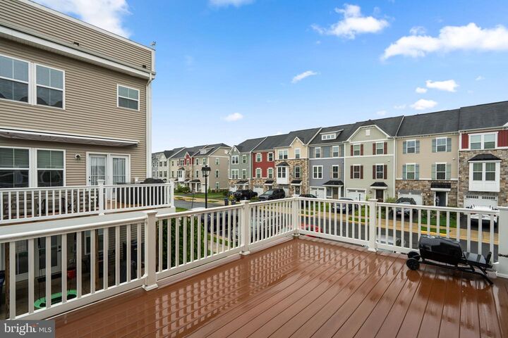 Property Photo:  41690 McMonagle Square  VA 20105 