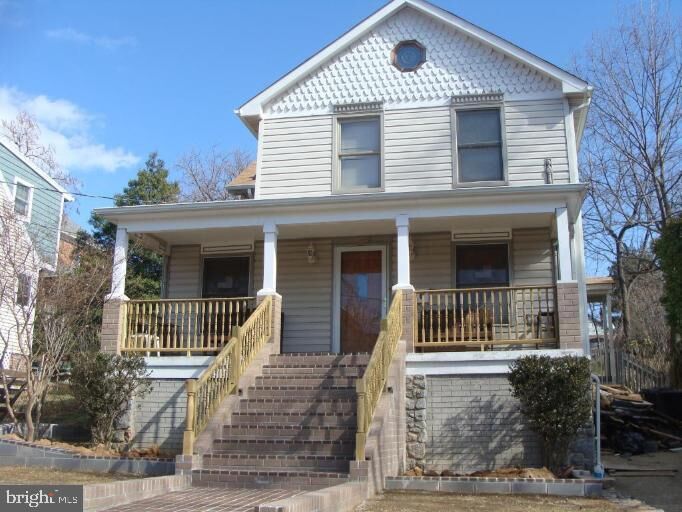 Property Photo: 2029 N Taylor Street VA 22207