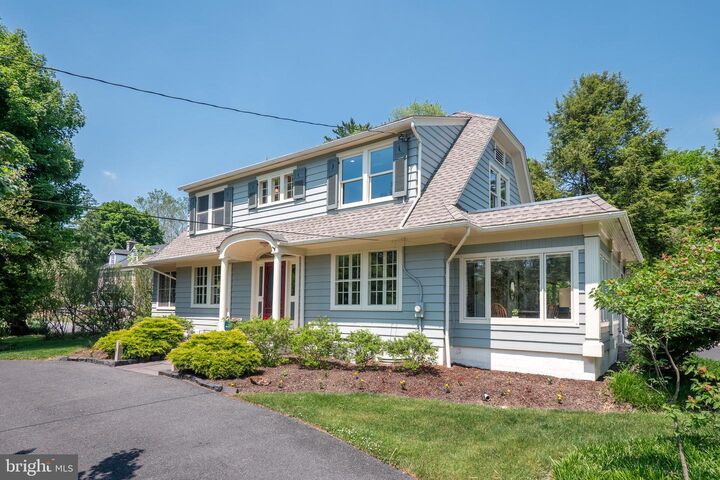 Property Photo:  2770 S Delaware Drive  PA 18042 