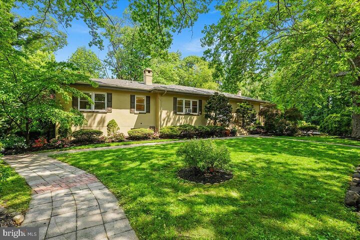 Property Photo:  4 Orchard Avenue  NJ 08505 