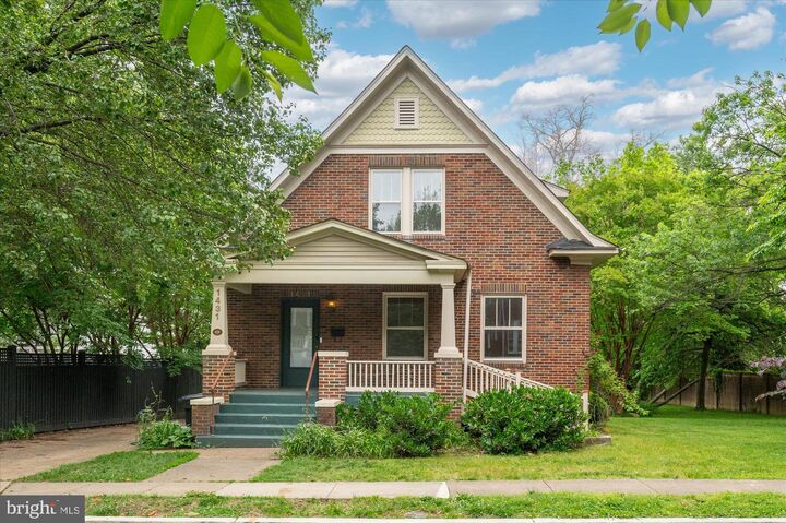 Property Photo:  1431 N Fillmore Street  VA 22201 