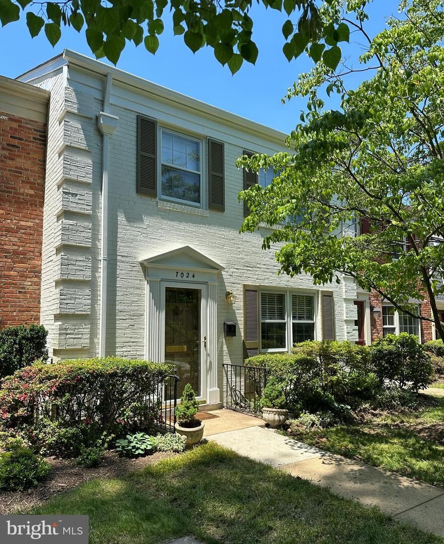 Property Photo:  7024 Alicent Place  VA 22101 