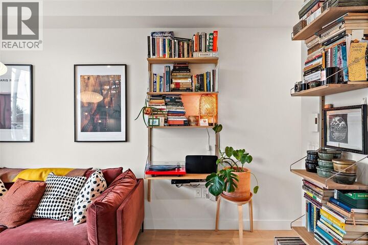 Property Photo:  1301 Hillside Avenue 306  BC V8T 0E3 