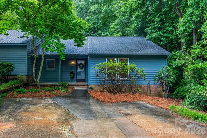 Property Photo: 122 Foxwood Village Drive SC 29715