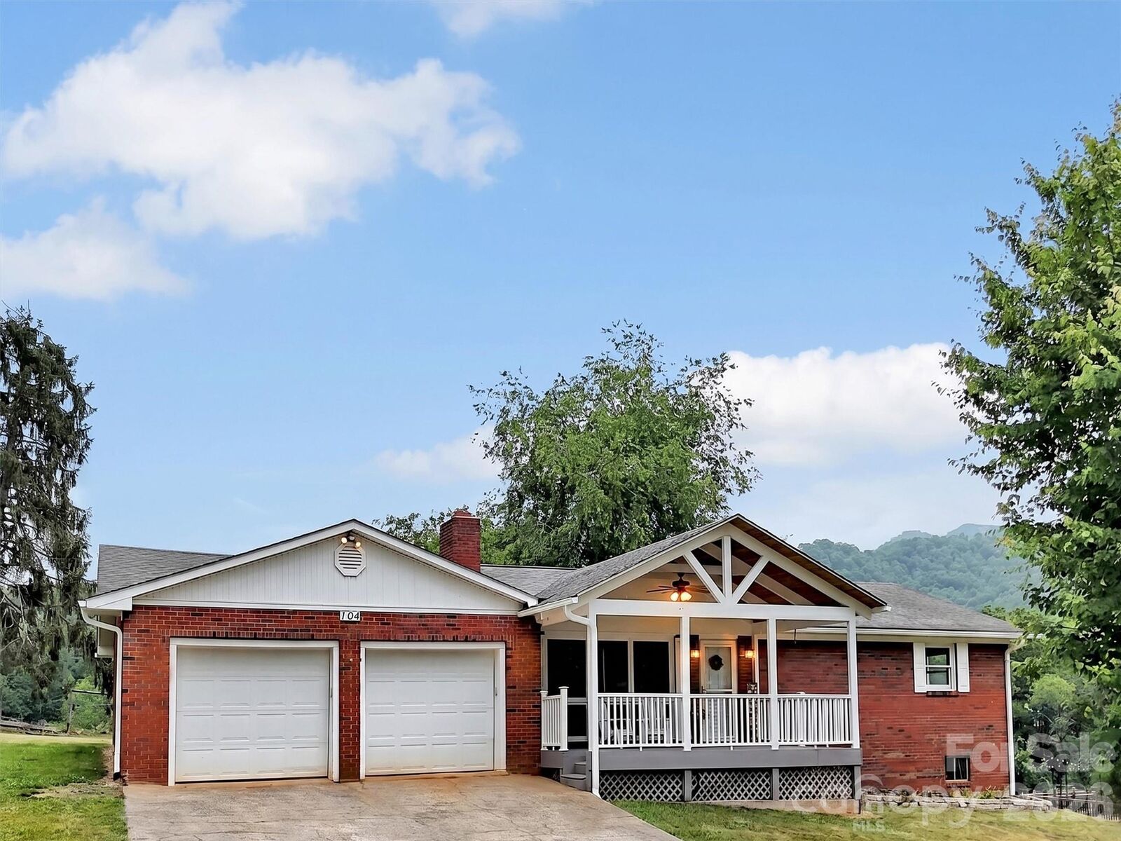 Property Photo:  104 Beaverdam Heights Drive  NC 28716 