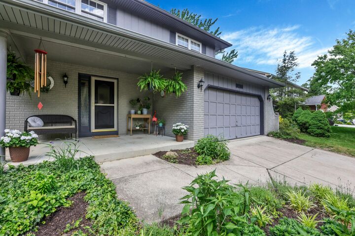 Property Photo:  5765 Shadowbrook Drive  OH 43235 