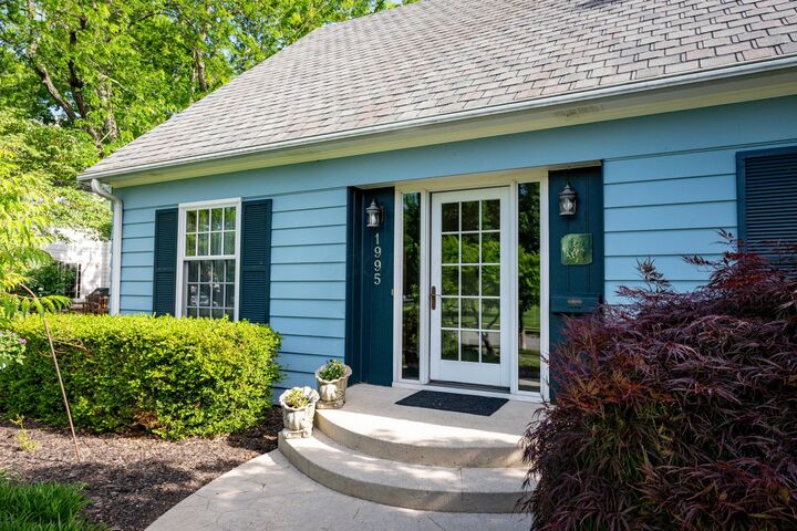 Property Photo: 1995 Hastings Lane OH 43220