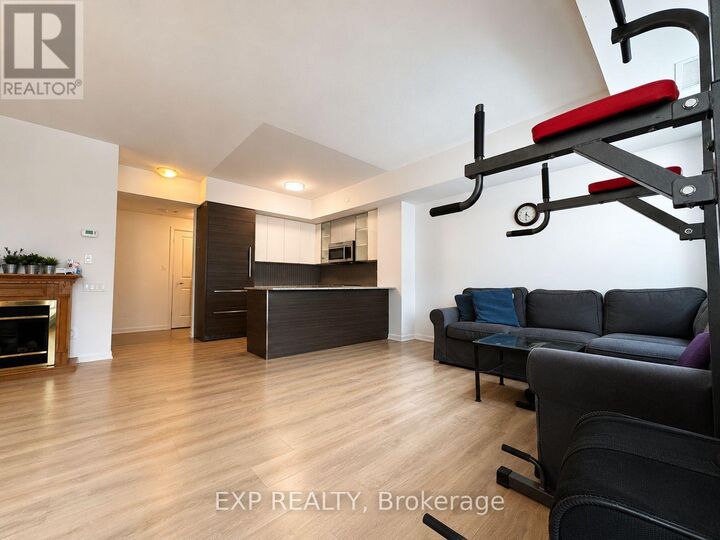 Property Photo: 5162 Yonge Street Th 10 ON M2N 0E9