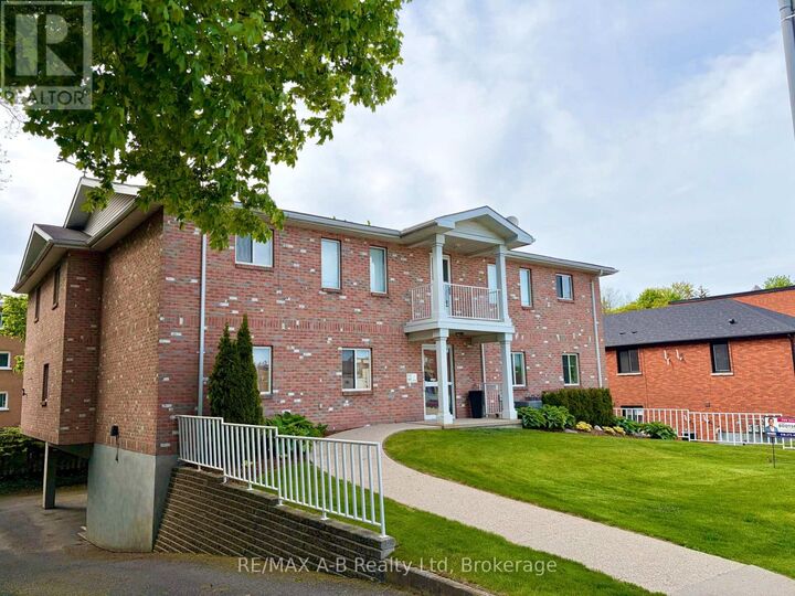 Property Photo:  84 Church Street 1  ON N5A 2R2 