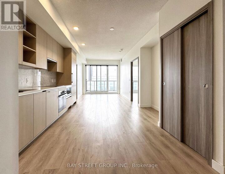 Property Photo:  85 McMahon Drive 3605  ON M2K 0H1 