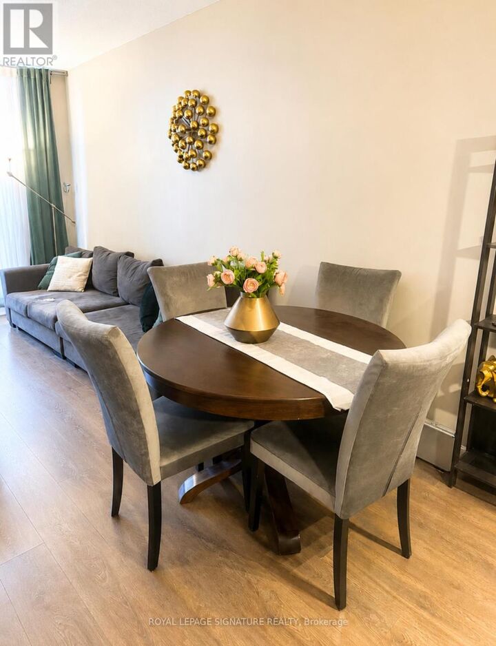Property Photo:  66 Forest Manor Road 213  ON M2J 0B7 